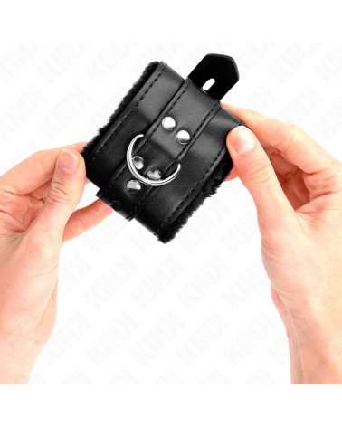 KINK - POLSINI IMBOTTITI IN PELLICCIA CON FORI QUADRI NERI E CINTURA NERA REGOLABILE 17-29 CM X 6 CM