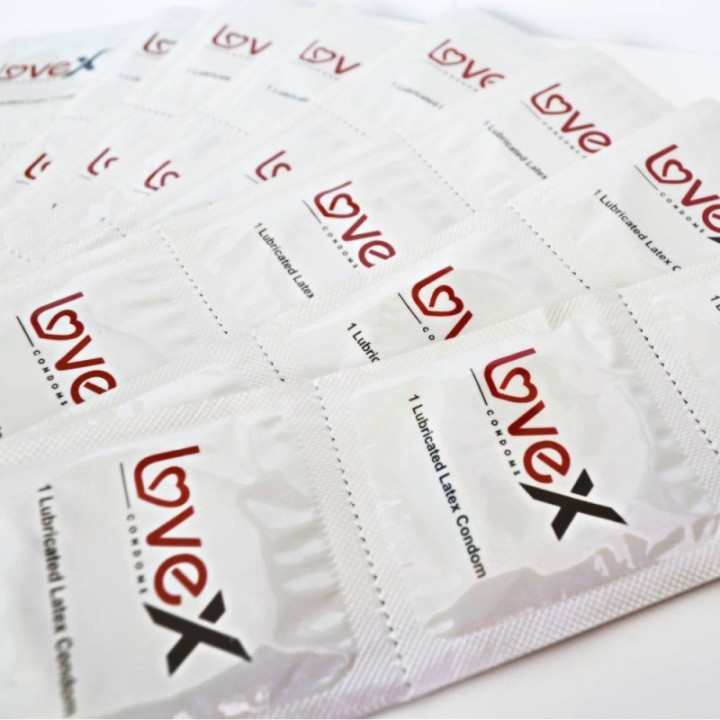 Lovex Condoms 3in1 Delay preservativi stimolanti ritardanti e anatomici Comodo it